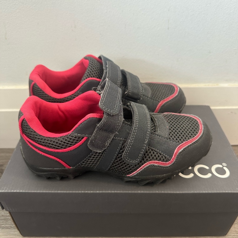 Ecco Kids' Black and Pink Sneakers